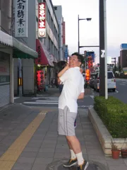 和歌山の街を歩く鈴木嗣敏