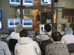研修先のカテーテル室のモニター室